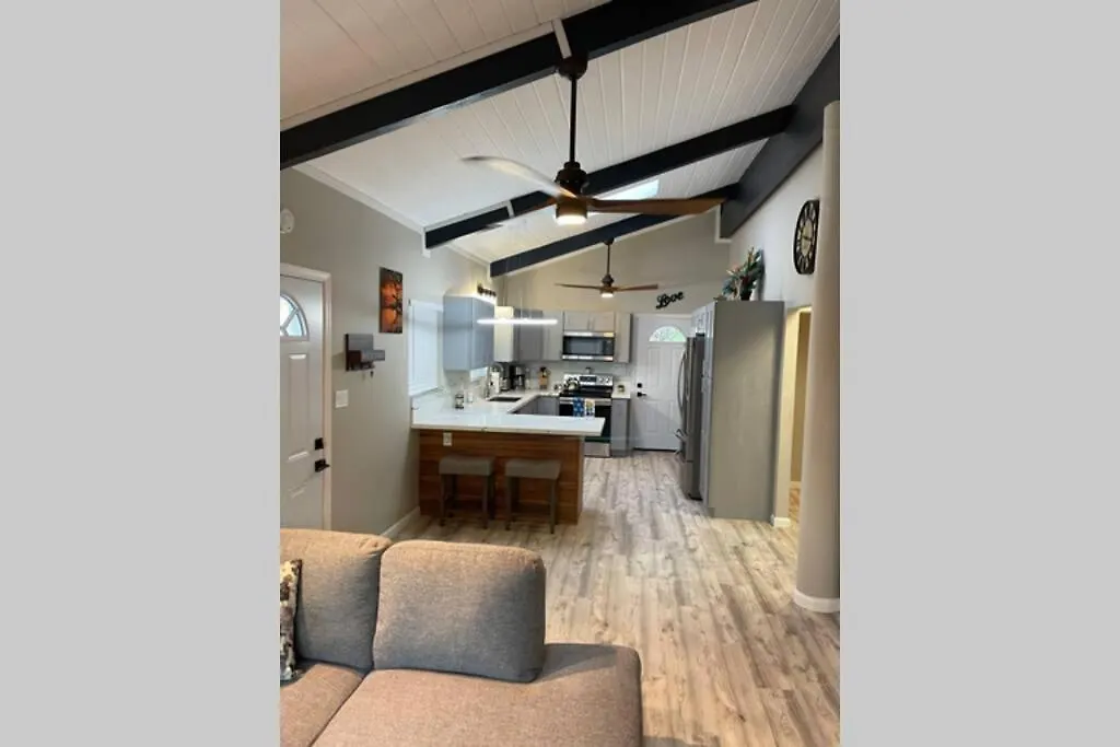 Spacious 2 Bedroom Beach House With King Suite Waianae