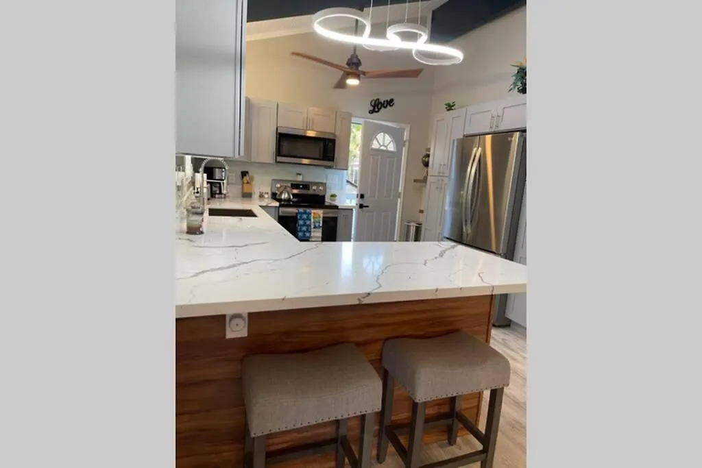Spacious 2 Bedroom Beach House With King Suite Waianae Holiday home
