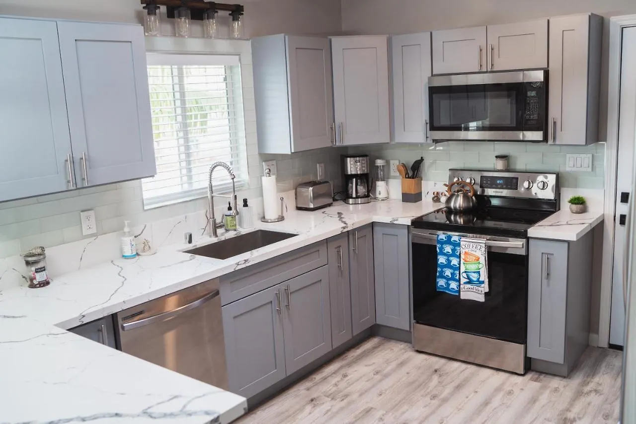 Spacious 2 Bedroom Beach House With King Suite Waianae Holiday home